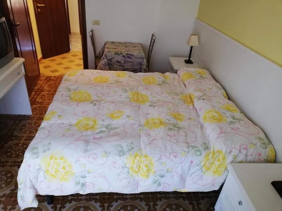 Bed and Breakfast A Casa d'Antonella Fondi Esterno foto