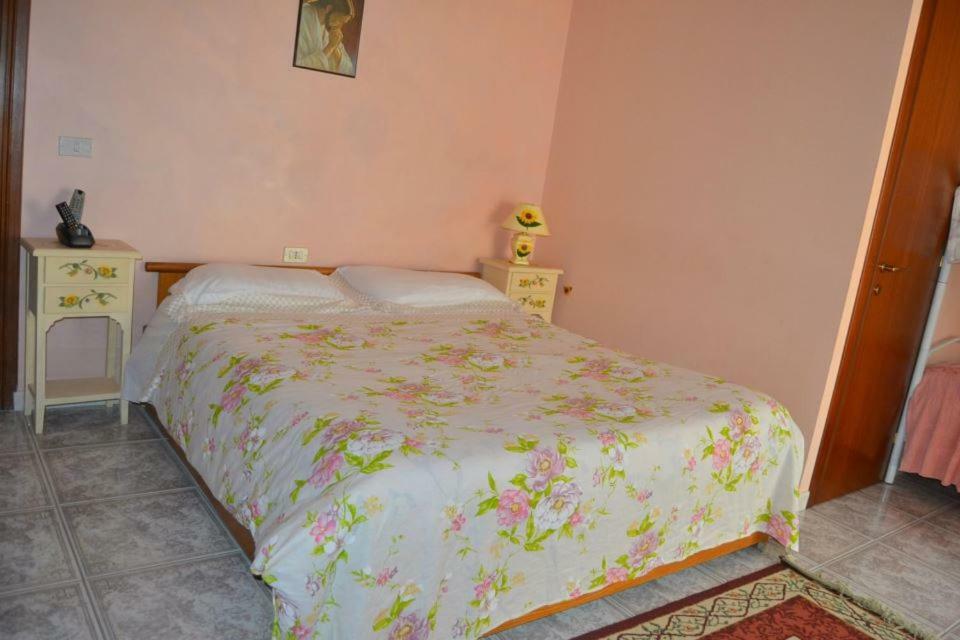 Bed and Breakfast A Casa d'Antonella Fondi Esterno foto